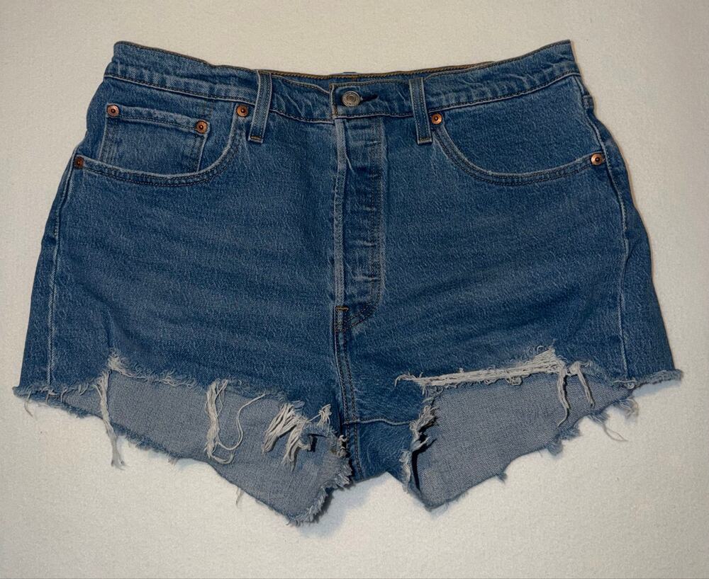 Levi’s Strauss women’s butterfly 501 blue jeans shorts